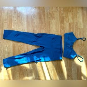 Alo Yoga Teal Bra & Pants Set in Medium